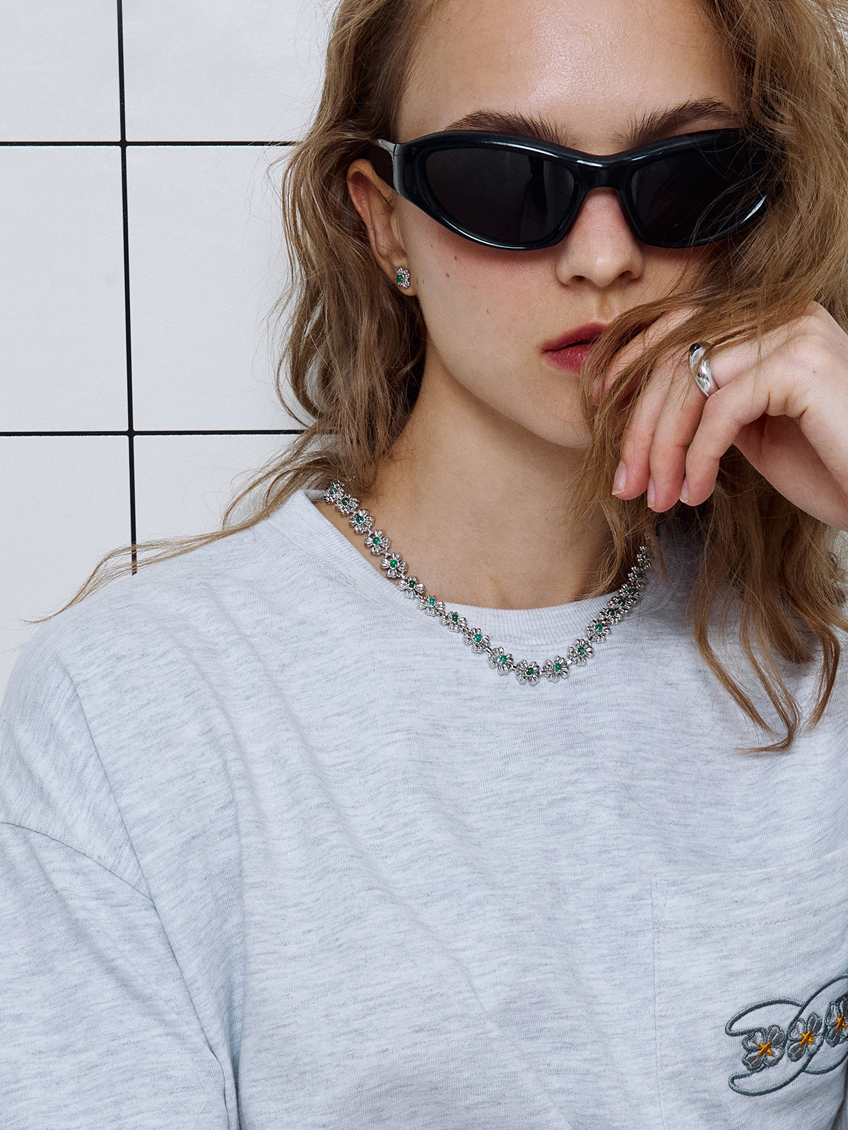 upload_20251030_24FECV01WBFF_001_Stone Clover Studs_Green 1.jpg