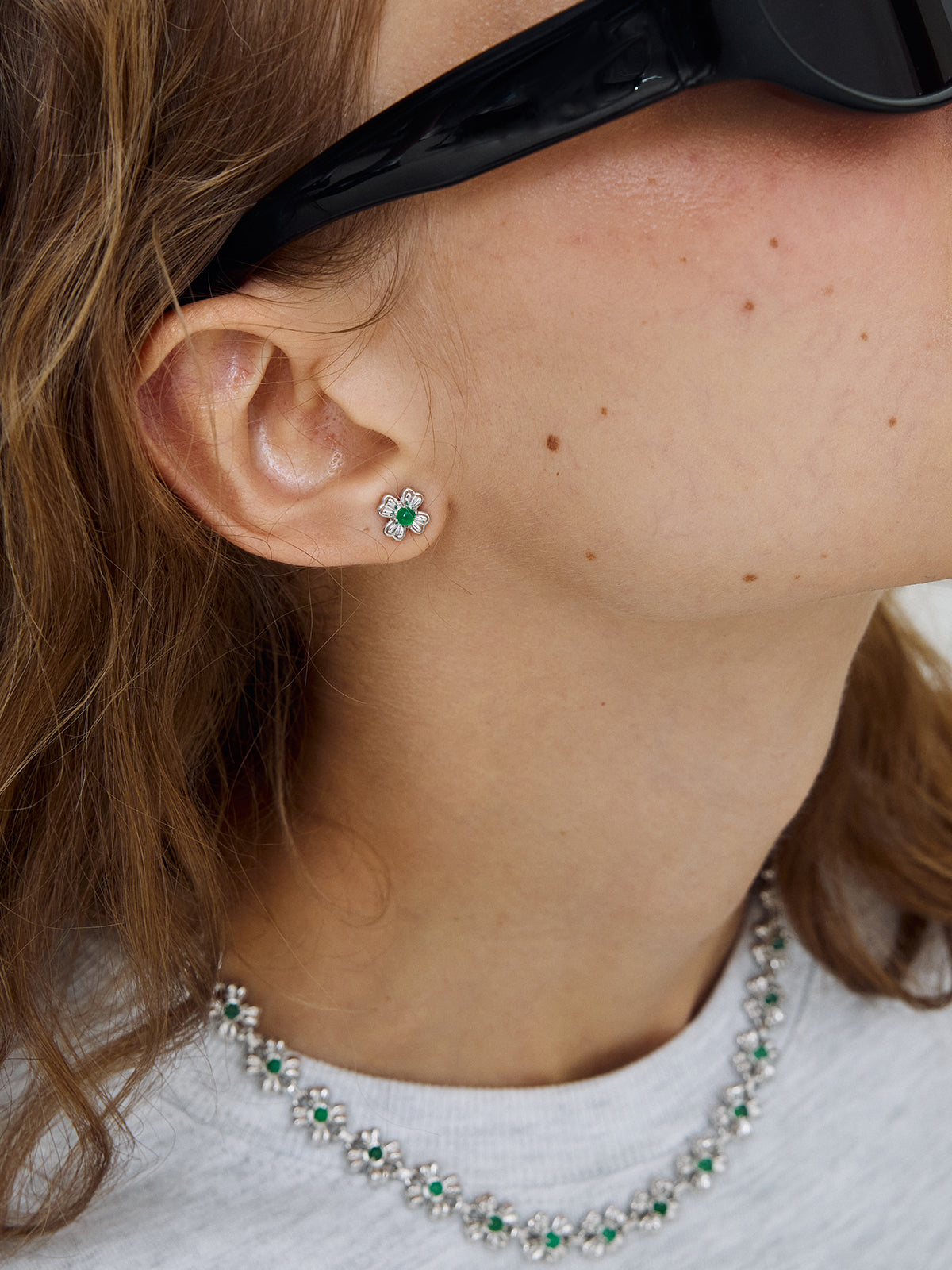 upload_20251030_24FECV01WBFF_002_Stone Clover Studs_Green 2.jpg