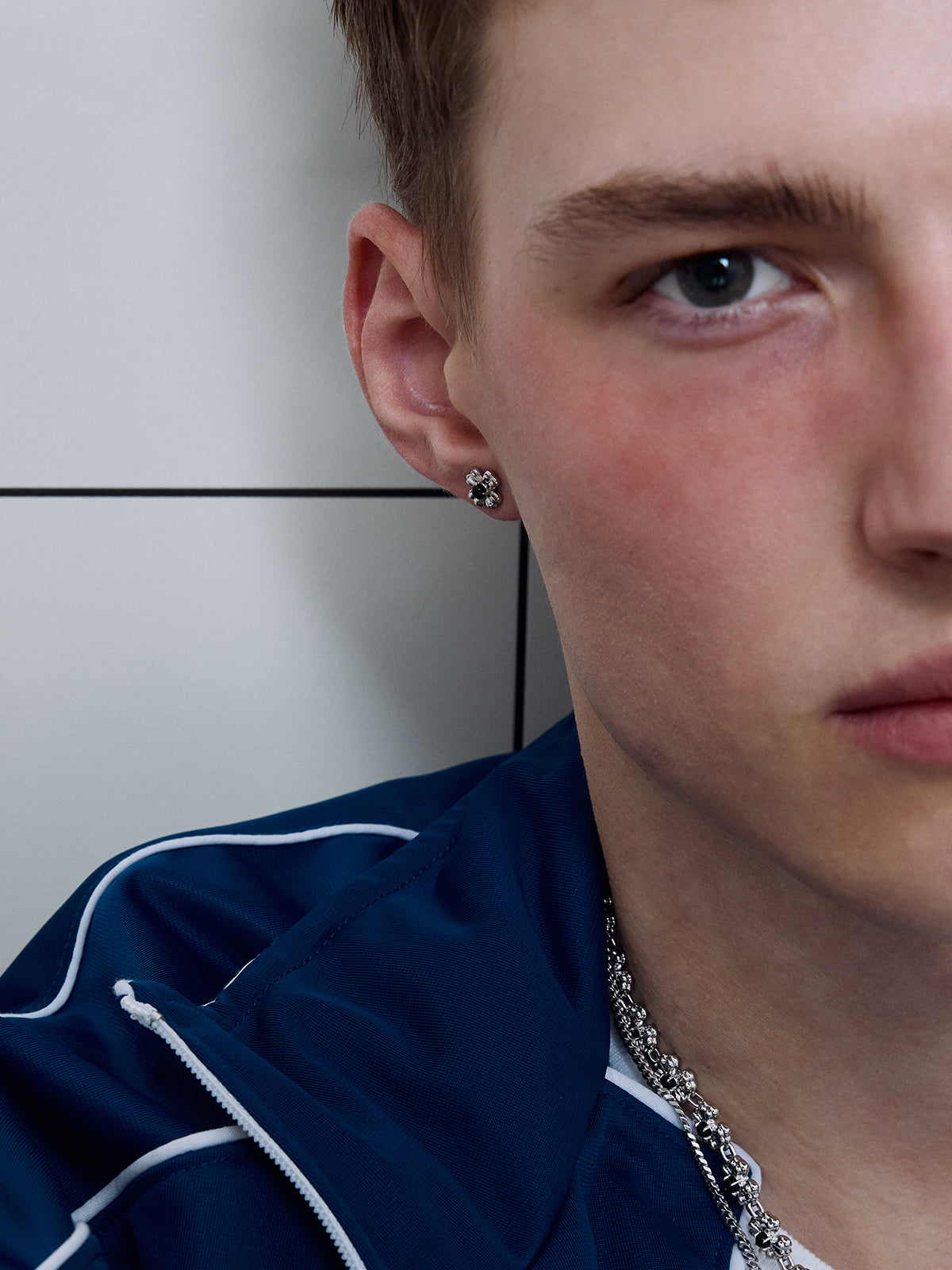 upload_20251030_24FECV02WBFF_003_Stone Clover Studs_Black 3.jpg