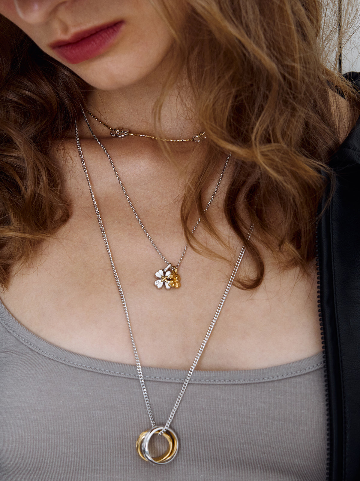 upload_20251030_24FNCV03CBFF_003_Flat Clover 2 Pendant 3.jpg