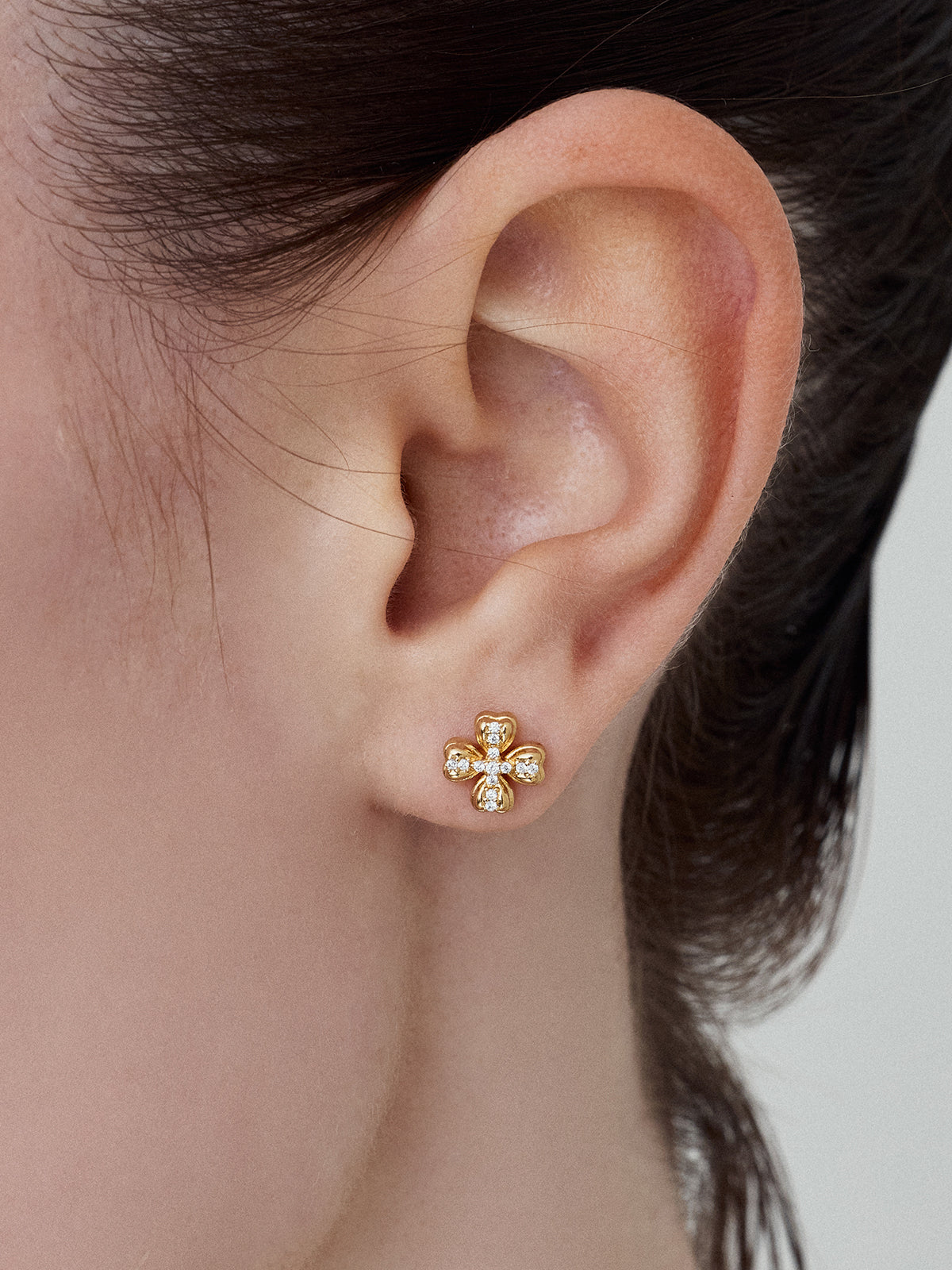 upload_20251030_25SECV01YBFF_004_Lucy Clover Studs 4.jpg