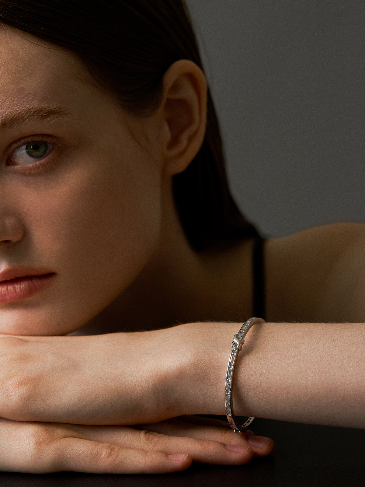 upload_20251030_SS22FBX090WSSSSCZ_001_X Square Bangle 1.jpg