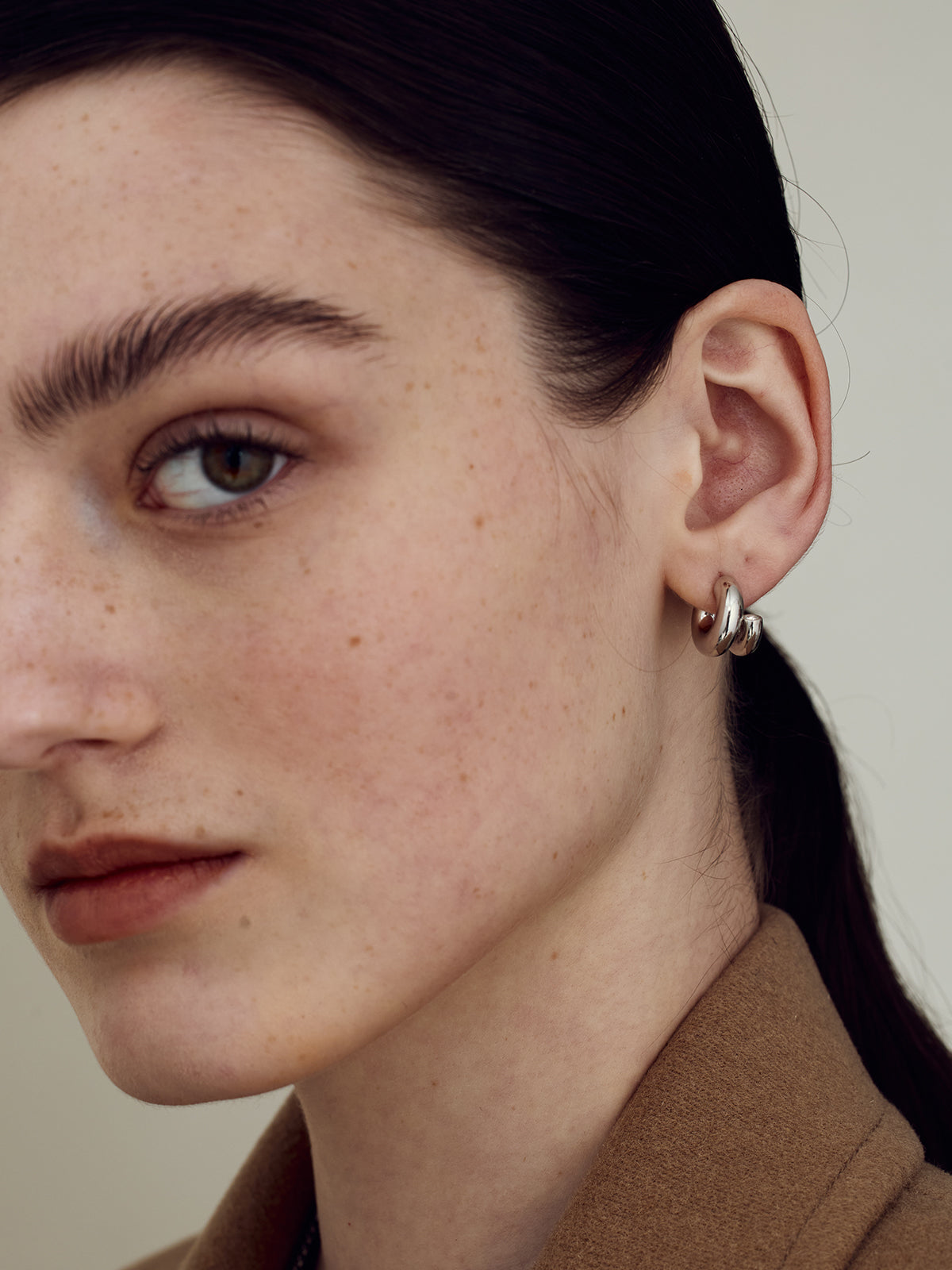 upload_20251030_SS24SEC024YGFFFMT_001_2라인훕스 실버 1.jpg