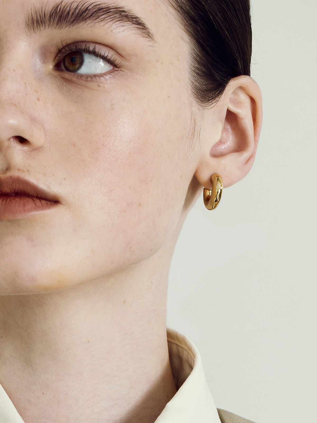 upload_20251030_SS24SEC037YGSSSMT_002_플레인훕스 스몰 골드 2.jpg