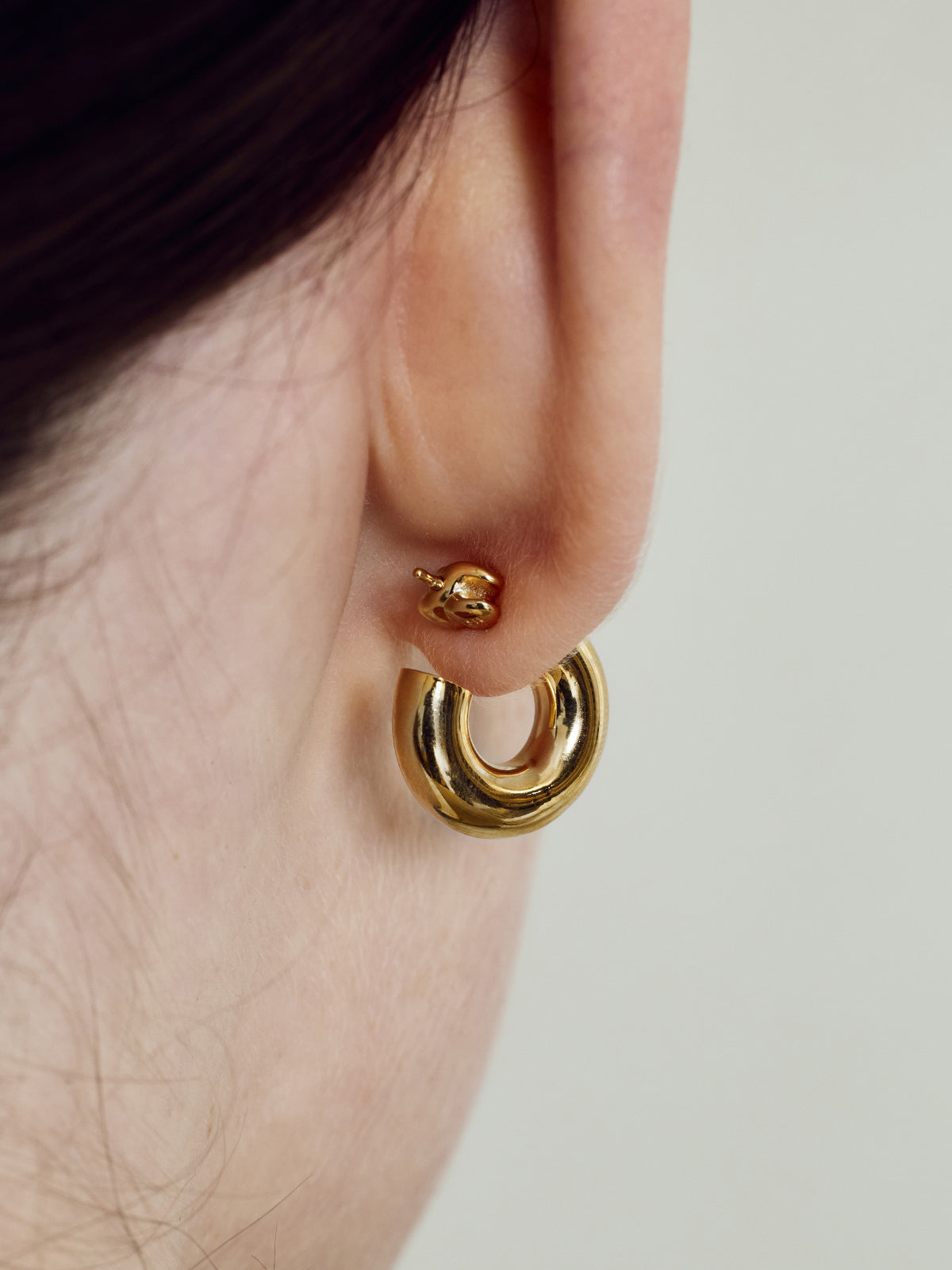 upload_20251030_SS24SEC037YGSSSMT_003_플레인훕스 스몰 골드 3.jpg