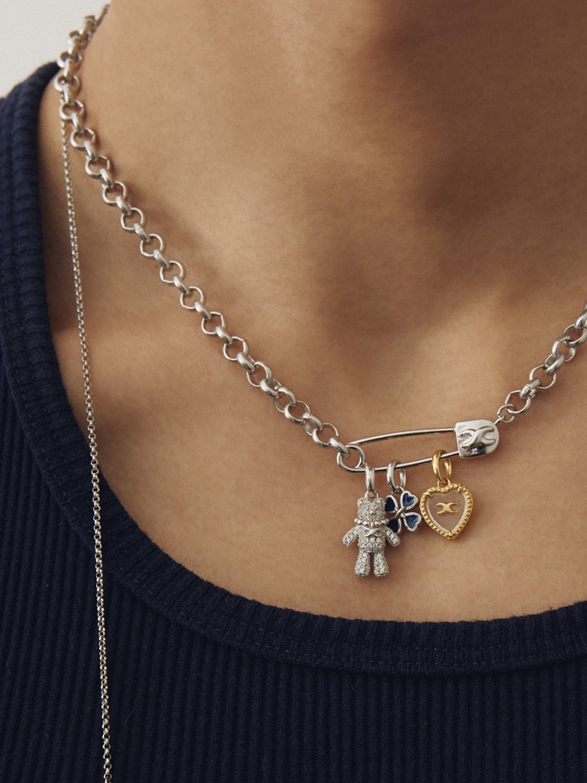 upload_20260426_26SPCV15WBFF_003_NAVY CLOVER CHARM_4.jpg