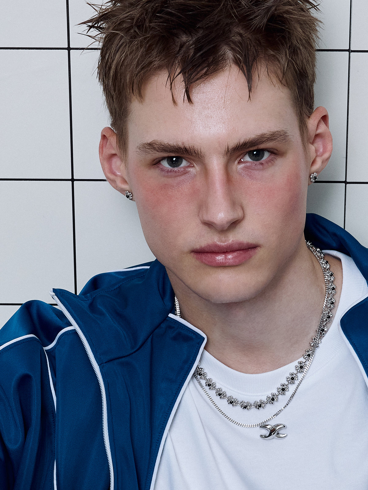 upload_20251030_24FECV02WBFF_001_Stone Clover Studs_Black 1.jpg