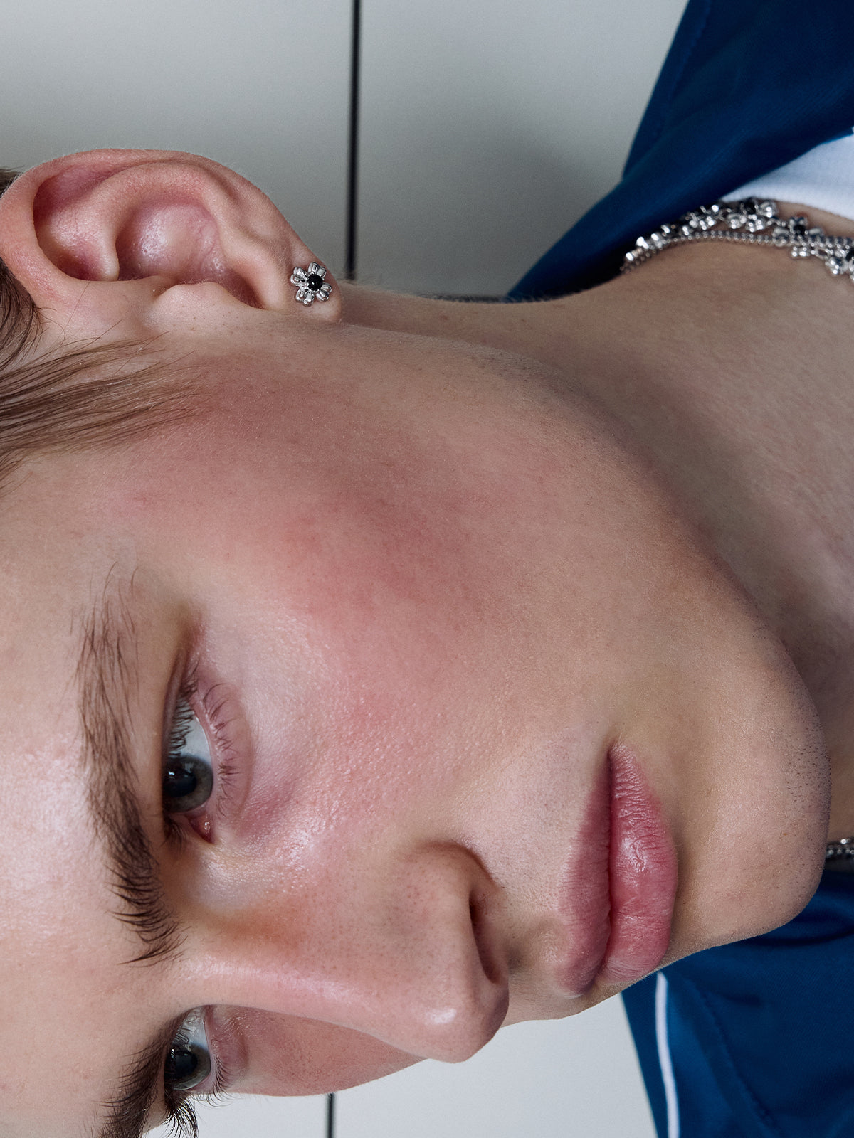 upload_20251030_24FECV02WBFF_002_Stone Clover Studs_Black 2.jpg