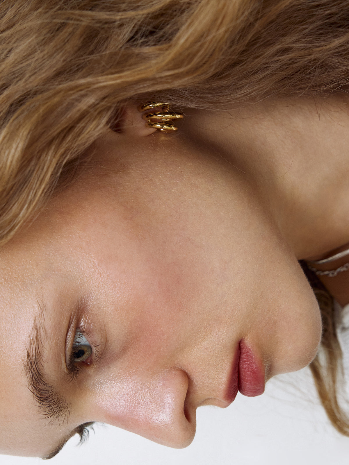 upload_20251030_24FEES09YBLL_001_3 Line Hoops_L 1.jpg