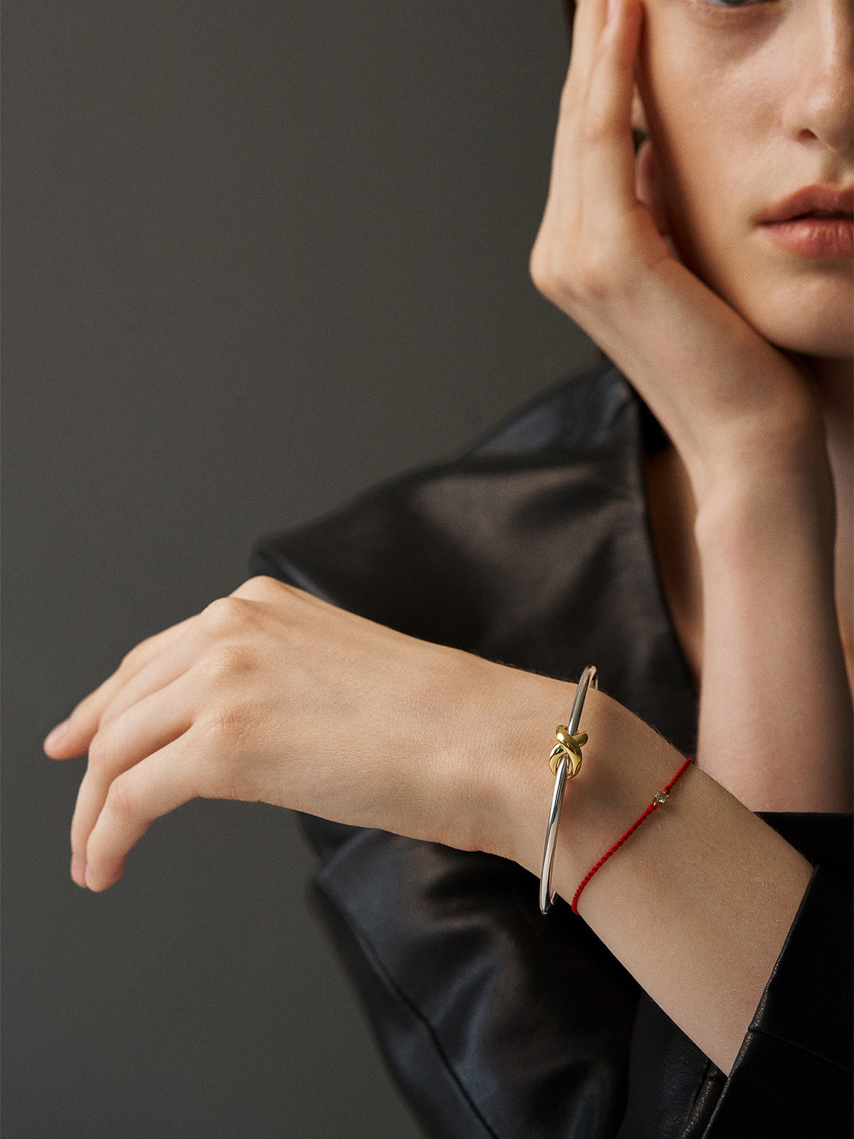 upload_20251030_SS22FBX089CSSSSMT_001_X Knot Bangle 본문1.jpg