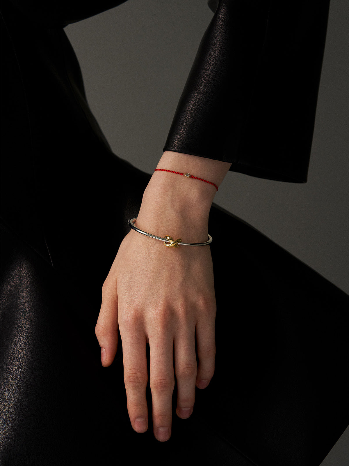 upload_20251030_SS22FBX089CSSSSMT_002_X Knot Bangle 본문2.jpg
