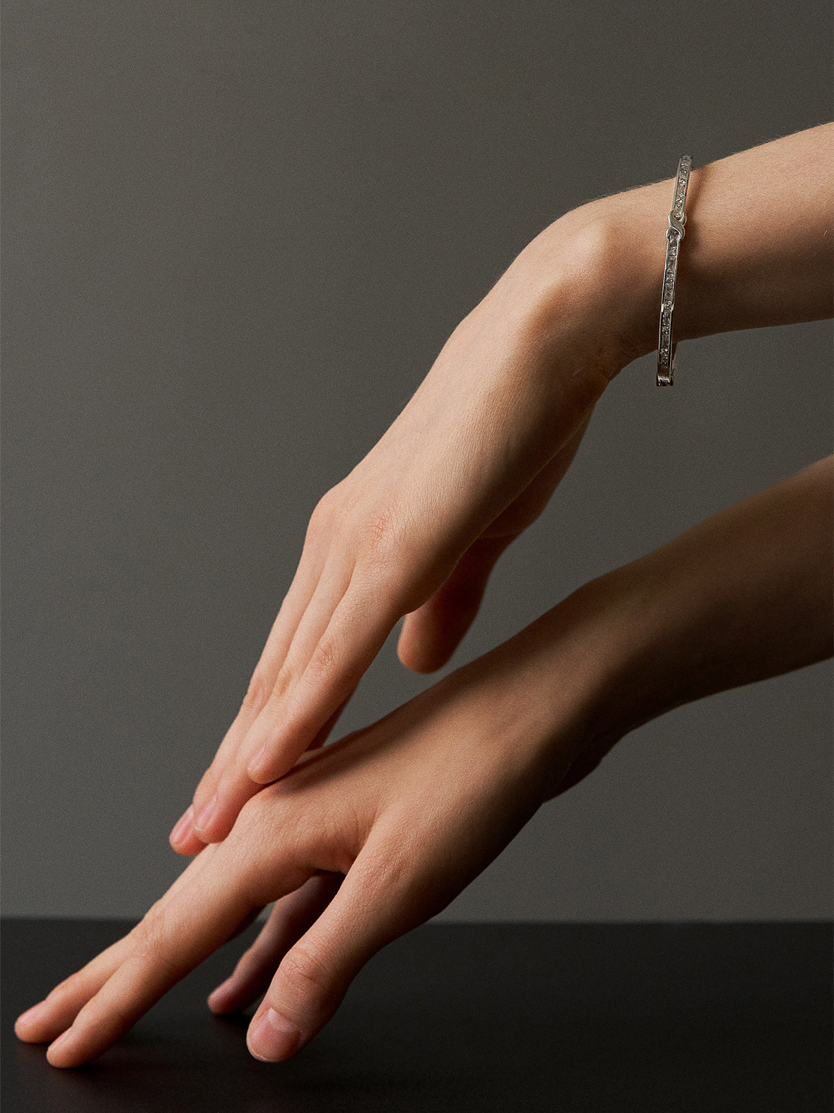 upload_20251030_SS22FBX090WSSSSCZ_003_X Square Bangle 3.jpg