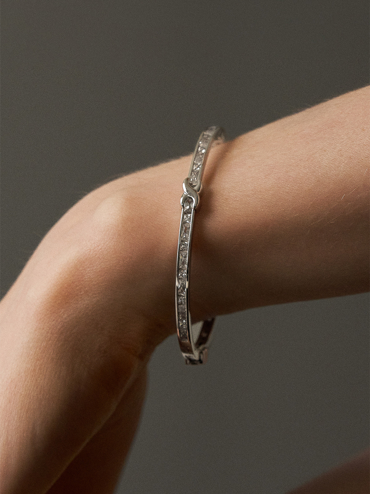 upload_20251030_SS22FBX090WSSSSCZ_004_X Square Bangle 4.jpg