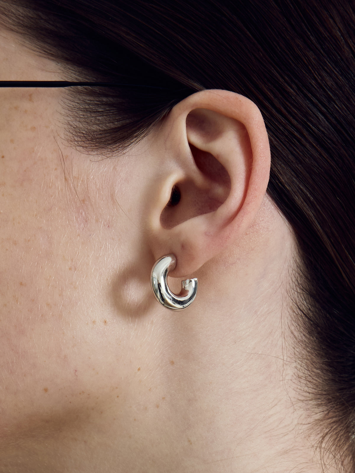 upload_20251030_SS24SEC037WGSSSMT_002_플레인훕스 스몰 실버 2.jpg