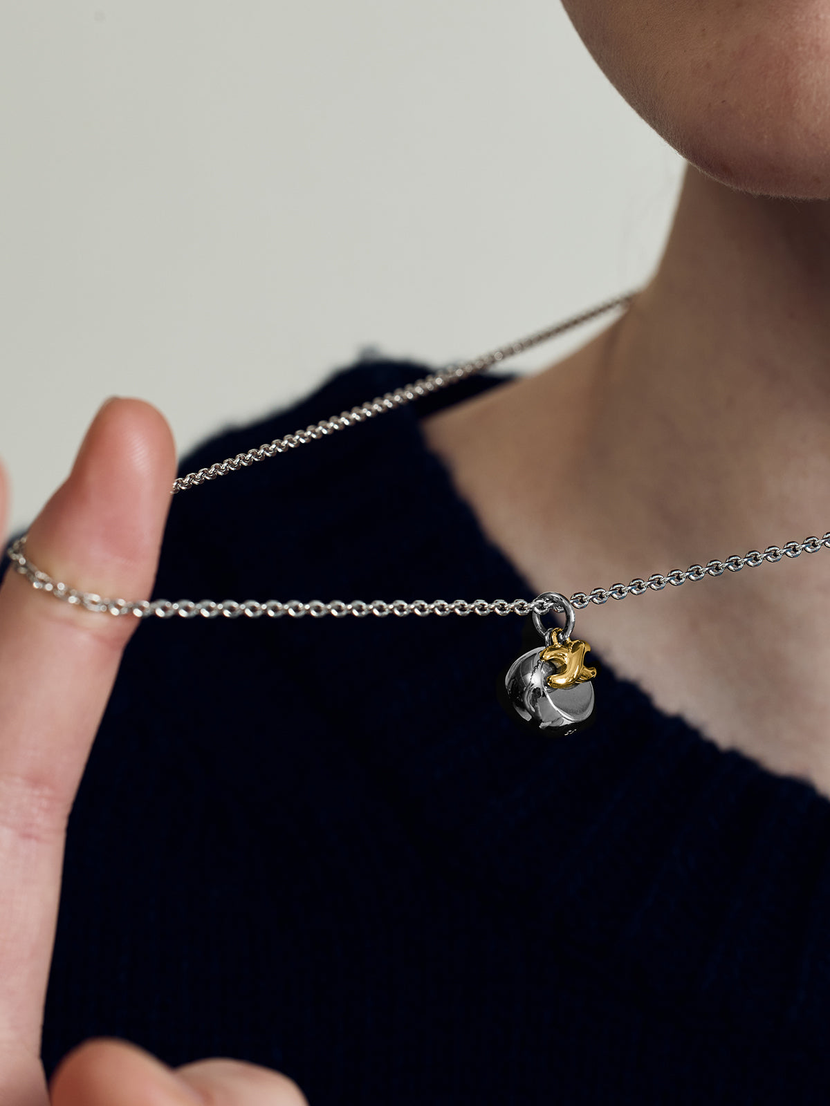 upload_20251030_SS24SNC041WGFFFMT_002_2팬던트볼 실버 2.jpg