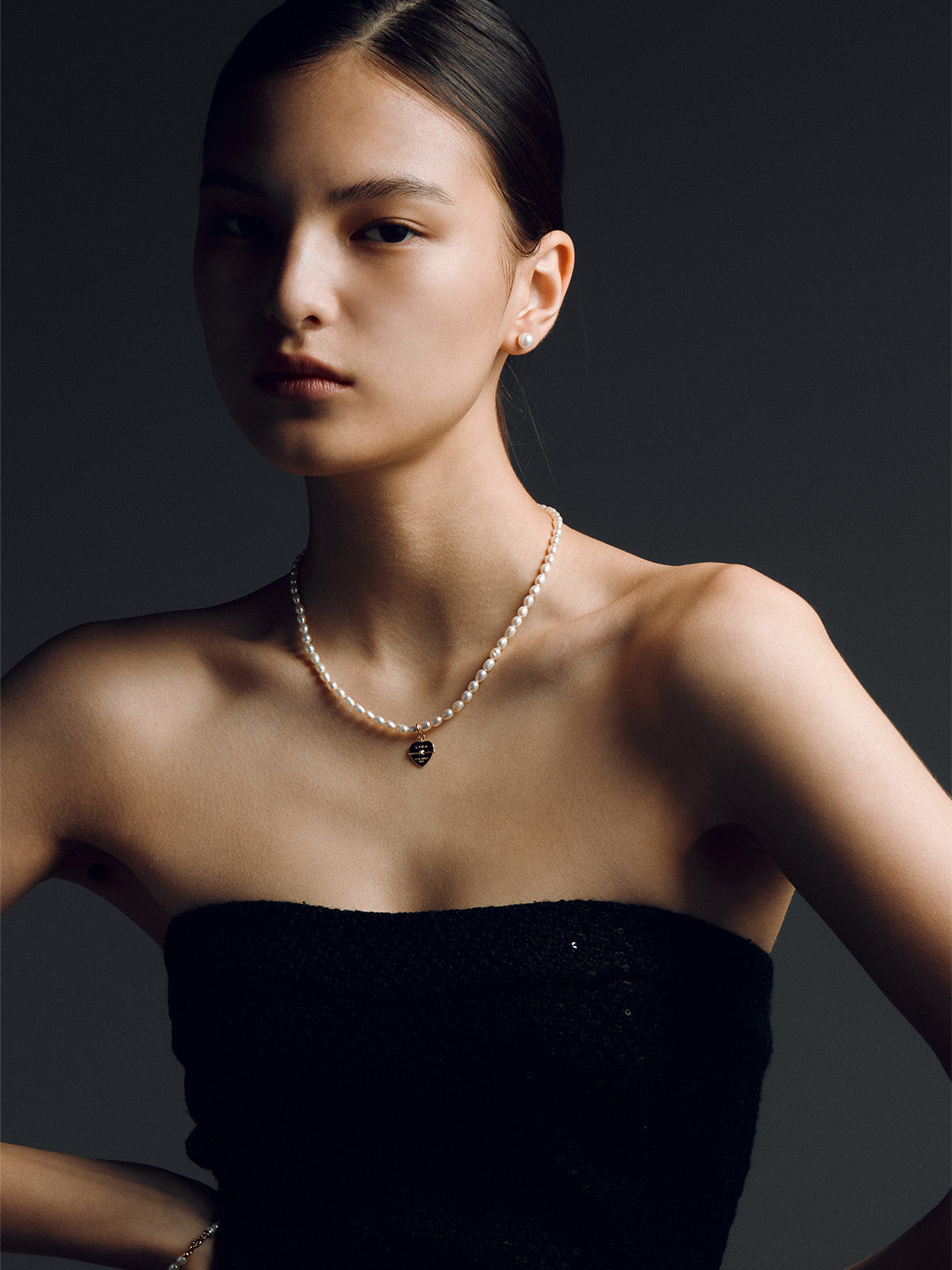 upload_20260217_SS23SNP038Y4FFFPP_002_Classique Pearl Collar 본문1.jpg